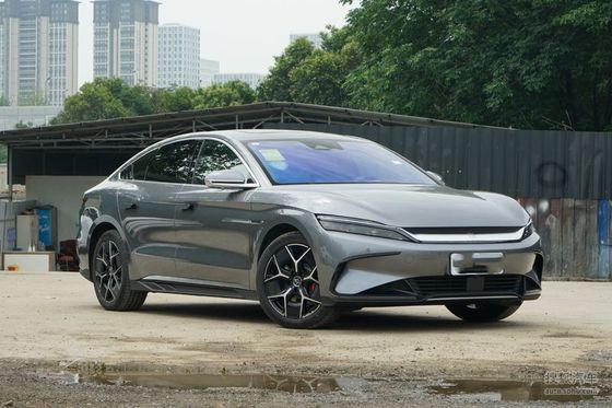 BYD 한 고성능 전기 자동차