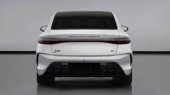 BYD는 듀얼 모터 전기 자동차를 밀봉합니다