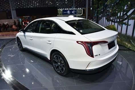 431 킬로미터 전기 자동차 세단 고속도 홍기 E QM5 플러스 160 km/H 최대 속도