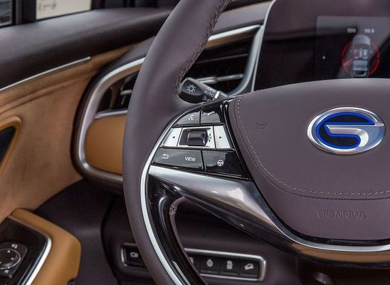 110 km/H GAC 아이온 전기 자동차 5 문 5 인승 세단형 승용차 리튬 이온 전지