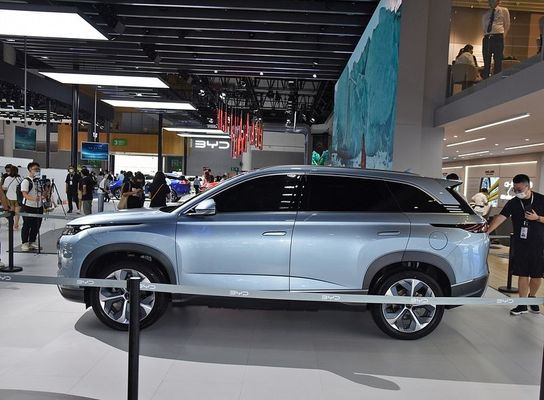 FWD 4 바퀴는 전기 자동차를 운전합니다