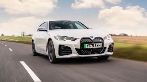 최신의 BMW i4 듀얼 전기 모터 파워 & 해치백 트렁크의 사륜 구동