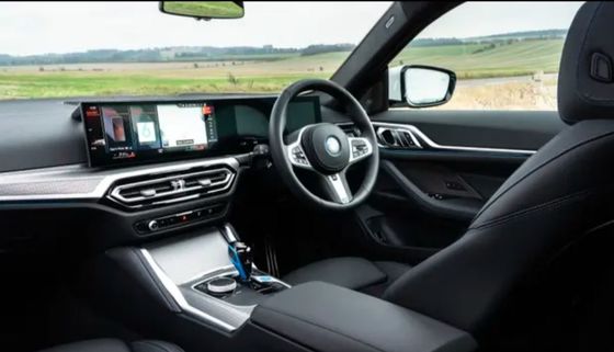 최신의 BMW i4 듀얼 전기 모터 파워 & 해치백 트렁크의 사륜 구동