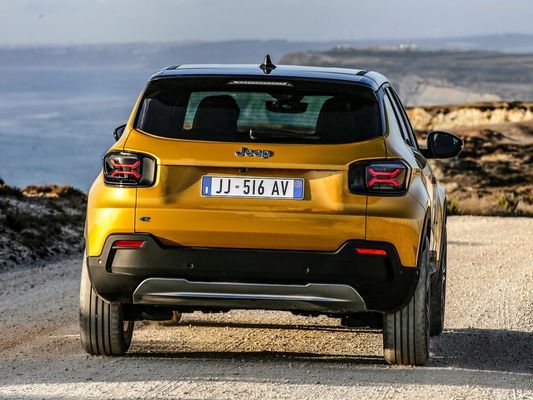 소형 콤팩트 가족 집중형 전동형 크로스오버 SUV 지프 어벤져 WLTP400km