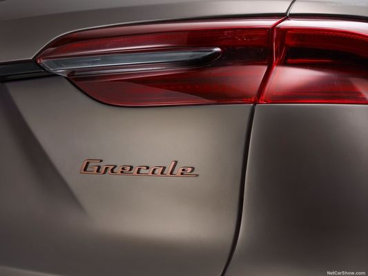 순수 전기 신 에너지 자동차 450 범위와 최고 속도 325km/h Maserati Gran Turismo Folgore에서