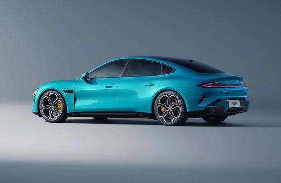 새 샤오미 SU7 세단 475kW 또는 664bhp 전력 165mph 새 에너지 차량