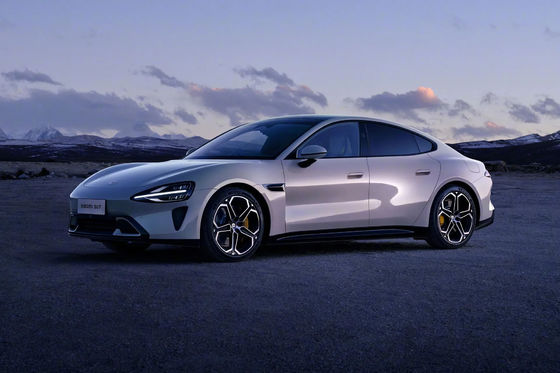 새 샤오미 SU7 세단 475kW 또는 664bhp 전력 165mph 새 에너지 차량