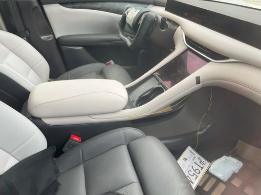 전세 Zhiji L6 순수 전기 4도어 세단 모터 파워 216kw 반 스포크 스틸 휠과 함께 신 에너지 자동차