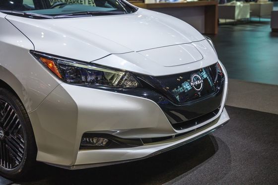 2024년 닛산 리프 S 해치백 차에서 지역 여행에 180마일 범위가 있는 가솔린 없는 새 에너지 자동차