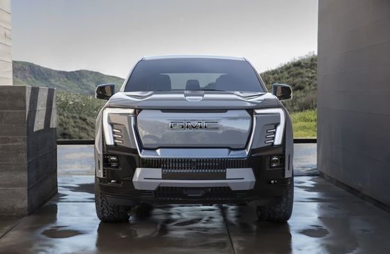 GMC 시에라 EV 듀얼 모터 파워트레인 754P로 최대 9500 파운드를 견인할 수 있으며 1300 파운드까지 운반할 수 있습니다.