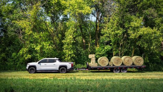새로운 에너지 픽업 2024 쉐보레 실버라도 EV 450마일 EPA 범위와 함께 인상적인 10,000파운드 견인 능력에서 작동