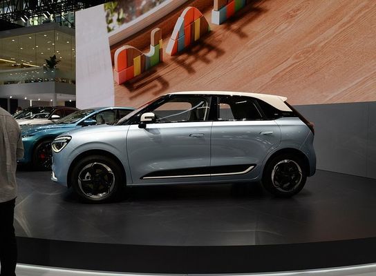 순수 전기차 둥펑 나노 01 2024 330리터 최고속도 140km/h 중국 뉴 에너지 전기차