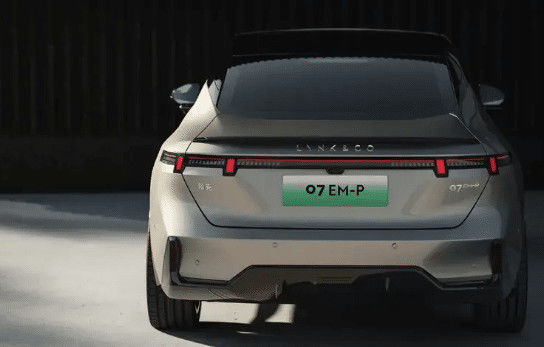 오늘 최신 출시 LYNK & CO 07 EM-P 126km 장거리 프로 PHEV 160 kW 전기 모터 & 350N.m 토크 새로운 에너지 차량