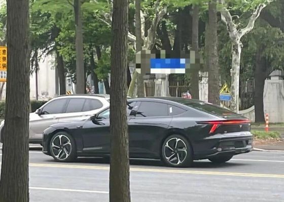 가장 뜨거운 베이징 자동차 쇼 Jiyue07 200kw 모터 파워 27w;.S 순수 전기 자동차 최고 속도 200km / h