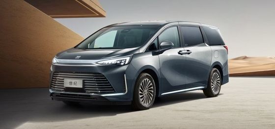 전판매 신형 2024 Buick GL8 MPV는 180km 최고 속도 5두리 6석 전동차를 출시합니다.