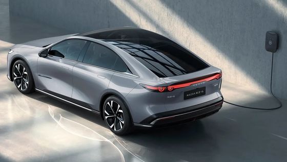 최초의 순수 전기차 마즈다 EZ-6는 얇은 후륜 구동 세일런으로