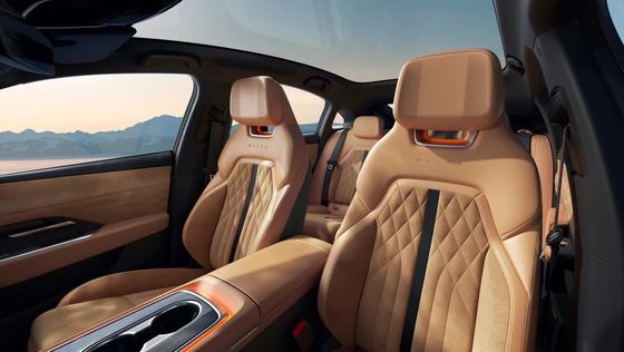 최초의 순수 전기차 마즈다 EZ-6는 얇은 후륜 구동 세일런으로