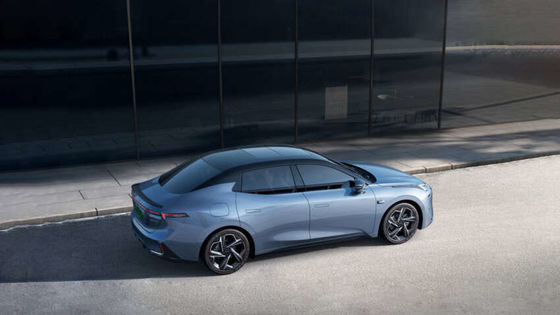 강력한 신형 하이브리드 자동차 LYNK&CO 07 EM-P 163 PS와 255 Nm의 토크와 160kw의 모터 파워와 3 속도 DHT 변속기