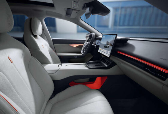 강력한 신형 하이브리드 자동차 LYNK&CO 07 EM-P 163 PS와 255 Nm의 토크와 160kw의 모터 파워와 3 속도 DHT 변속기