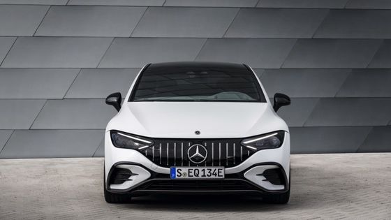 슈퍼 장거리 전기 차량 메르세데스-벤츠 EQE AMG 53 4MATIC + 460kw/625P.s 엔진 전력 220km/h 최고 속도