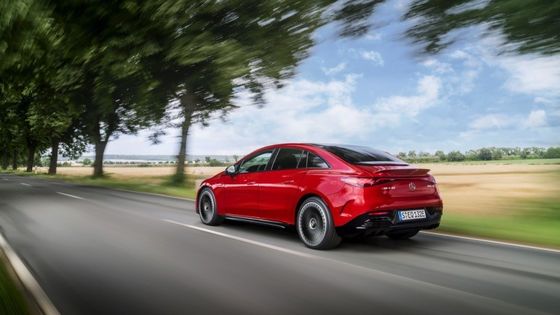 뜨거운 판매 전기 차량 메르세데스-벤츠 EQE AMG 43 4MATIC 90.6kwh 배터리 450km 범위 350kw / 476P.s 모터 힘