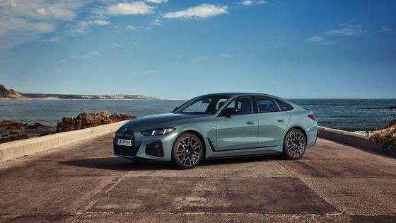 순수 전기차 고성능 450km 범위 BMW i4 가속 0-100km/h 3.9s 225km/h 최고 속도 400kw 전력