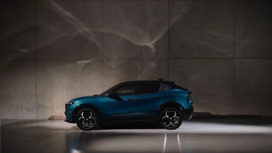 첫 EV 컴팩트 자동차 알파 로미오 주니어 전기 54.8kwh 배터리와 최대 전력 158kW, 최대 345마일 범위