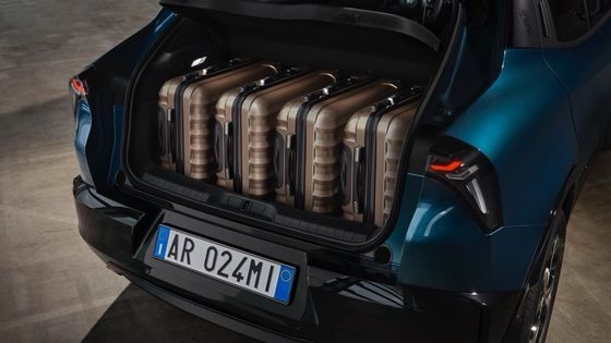 첫 EV 컴팩트 자동차 알파 로미오 주니어 전기 54.8kwh 배터리와 최대 전력 158kW, 최대 345마일 범위