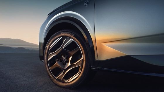 전판 2024 퓨조 E-5008 SUV 500km 범위 최고 326마력 (240KW) 듀얼 모터 AWD 순수 전기 차량