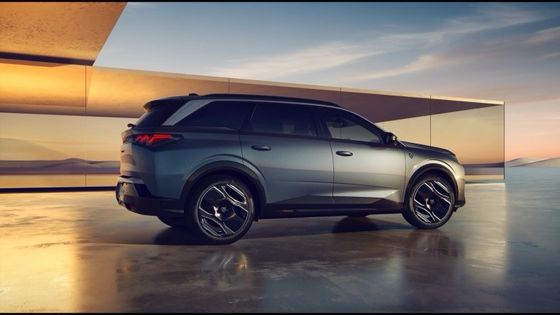 전판 2024 퓨조 E-5008 SUV 500km 범위 최고 326마력 (240KW) 듀얼 모터 AWD 순수 전기 차량