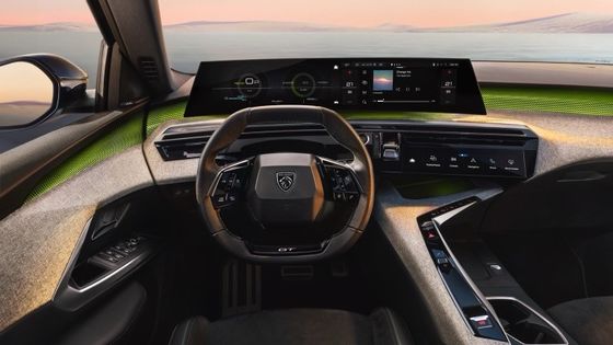 전판 2024 퓨조 E-5008 SUV 500km 범위 최고 326마력 (240KW) 듀얼 모터 AWD 순수 전기 차량