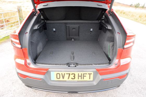 모든 라운드 EV 볼보 EC40 WLTP 326마일 4.7초 가속 0-62mph 408hp 모터 마력