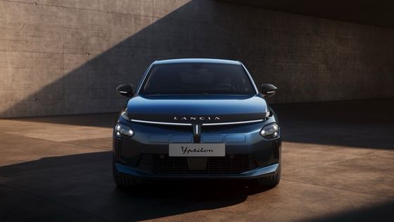 랜시아 Ypsilon의 첫 전기차 154마력 260Nm의 전면 모터