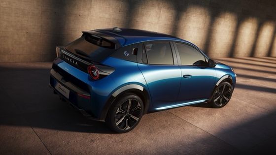 랜시아 Ypsilon의 첫 전기차 154마력 260Nm의 전면 모터