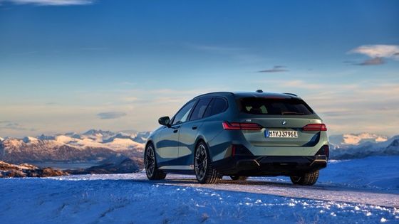 최신 EV 자동차는 84.4kWh 배터리와 일치합니다. BMW i5 투어링 eDrive40 단속 RWD에서 335bhp/430Nm로 329마일 범위