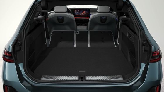 최신 EV 자동차는 84.4kWh 배터리와 일치합니다. BMW i5 투어링 eDrive40 단속 RWD에서 335bhp/430Nm로 329마일 범위