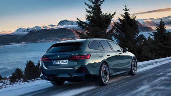 최신 EV 자동차는 84.4kWh 배터리와 일치합니다. BMW i5 투어링 eDrive40 단속 RWD에서 335bhp/430Nm로 329마일 범위