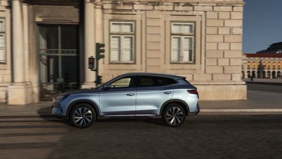 FWD 1.5L 엔진 BYD SEAL U DM-i PHEV 전기 자동차 전기 모터 18.3kwh 배터리 최대 전력 214bhp