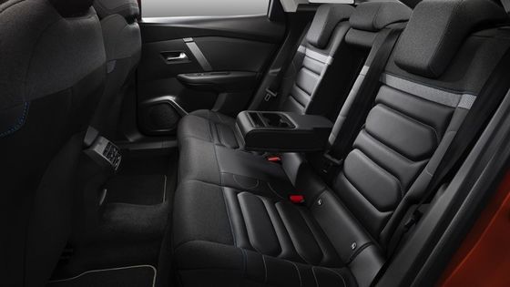 시트로엔의 E-C4 115kW (156ps) 전력 150km/h 최고 속도 54kwh 리?? 이온 배터리