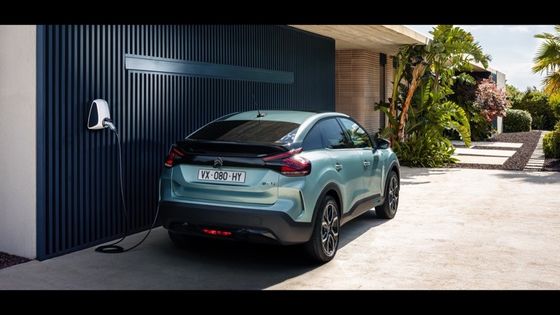 시트로엔의 E-C4 115kW (156ps) 전력 150km/h 최고 속도 54kwh 리?? 이온 배터리