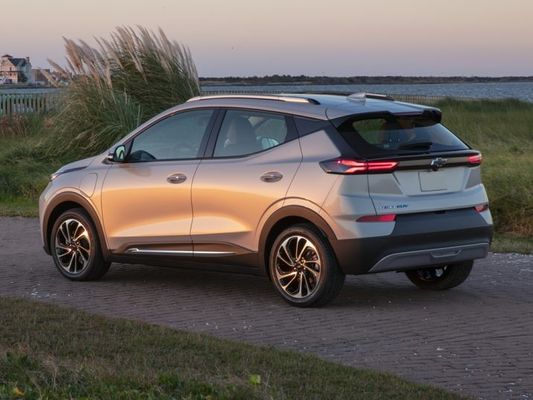 쉐보레의 볼트 EUV 전기차에서 놀랍도록 높은 기술 EV 238마일 범위