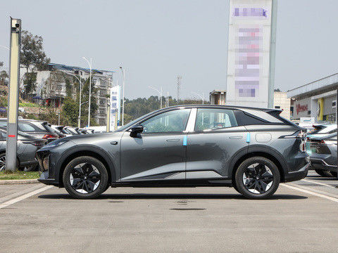 최신 HUAWEI 시스템 DEEPAL S07 2024 EREV 121km CLTC0.5h 빠른 충전 시간 175kW 최대 전력 320N.m 토크