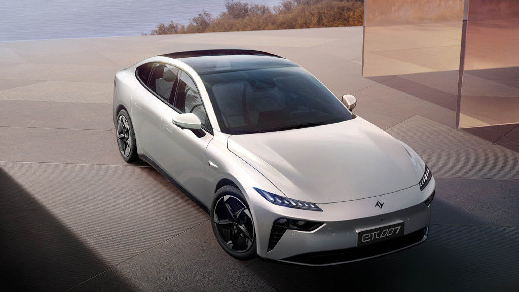 둥펑 Eπ 007 1200km 범위와 시저 문 최대 속도 165km/h 5문