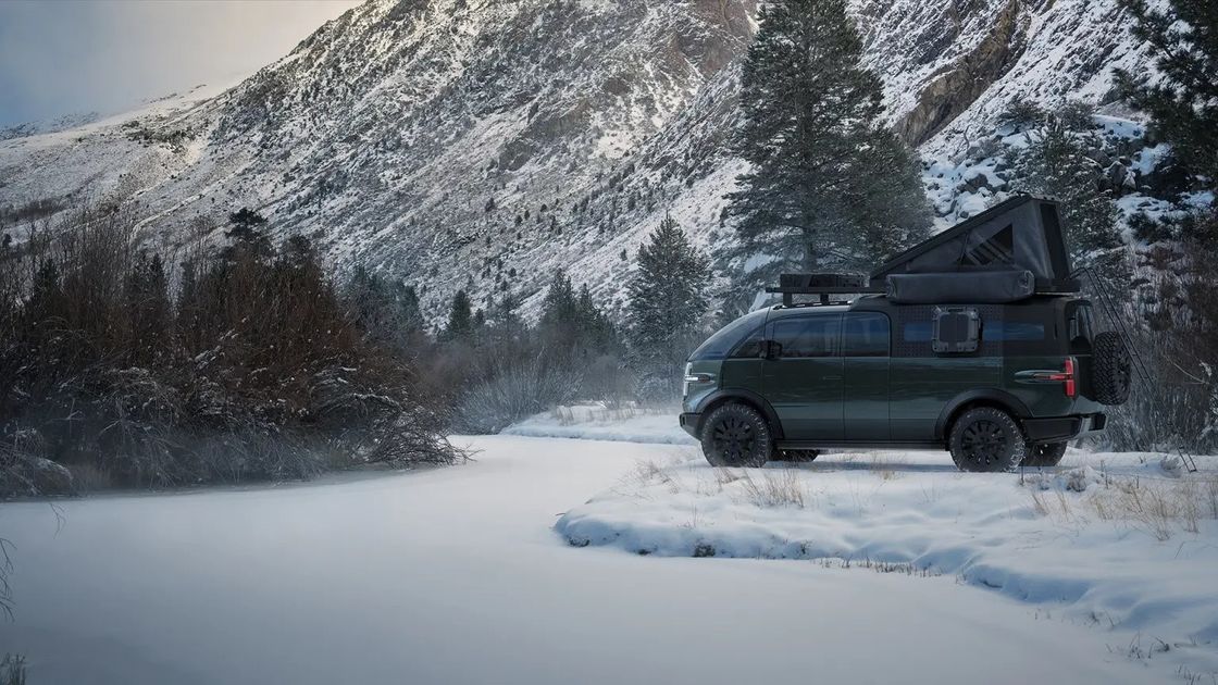 8 피트 침대와 방대한 저장실 내부를 가진 특수 제작된 TRCUK Canoo 픽업