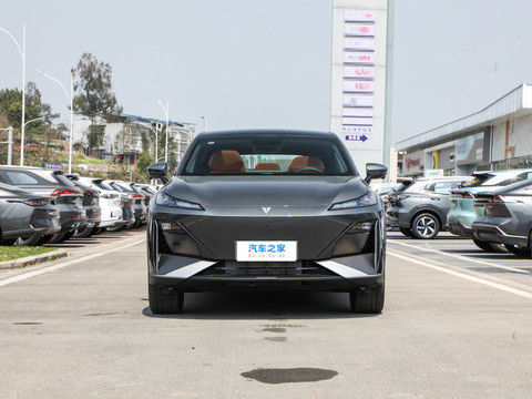 최신 HUAWEI 시스템 DEEPAL S07 2024 EREV 121km CLTC0.5h 빠른 충전 시간 175kW 최대 전력 320N.m 토크